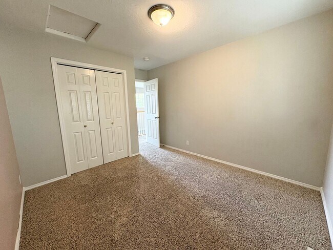 Building Photo - Beautiful 4-Bedroom Meridian Home with 4-Car Garage & Prime Location