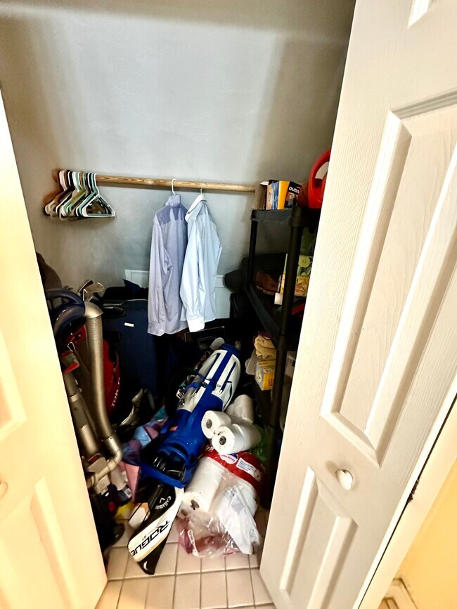 Building Photo - 108 Myrtle St