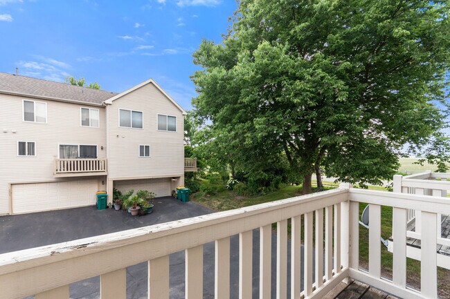 Building Photo - 2611 Canyon Dr