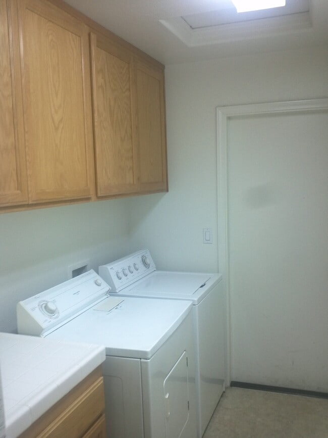 Building Photo - 2310 Signal Ave