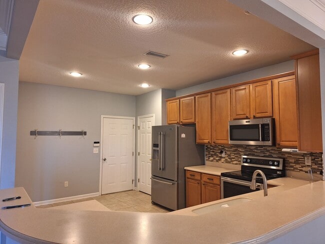 Building Photo - Townhome near Gate Parkway