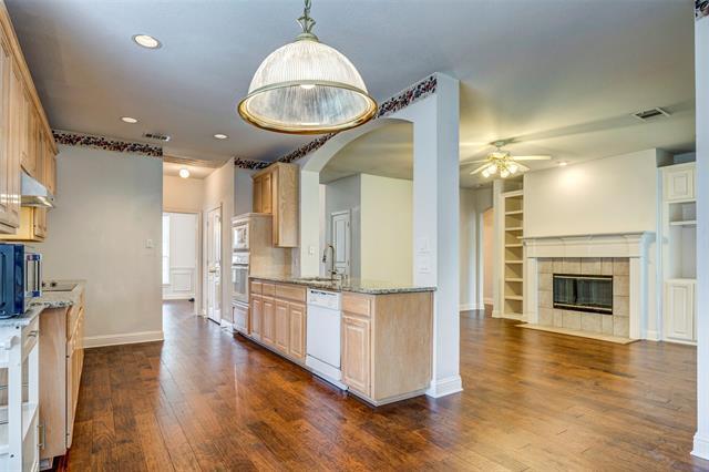 Building Photo - 2304 Greenview Dr