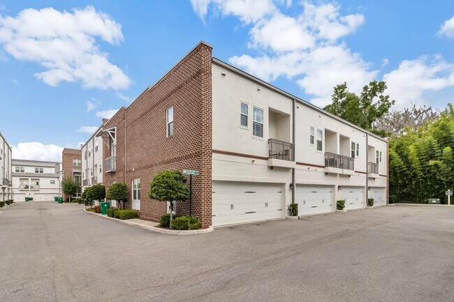 Building Photo - 474 Hazelnut Ct