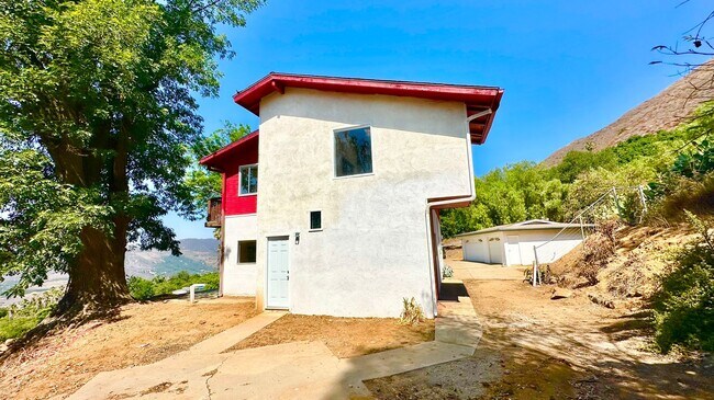 Building Photo - Nicely Updated Country Two-Story Home in t...