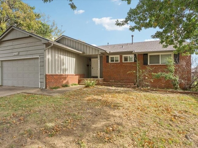 Building Photo - 2607 S Maplewood Ave