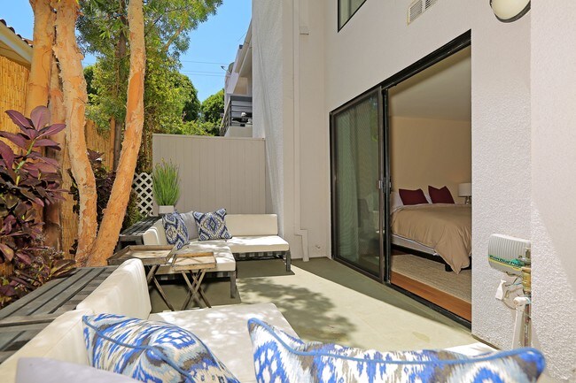 Building Photo - 1235 Yale St