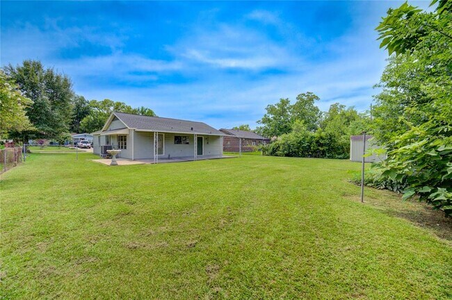 Building Photo - 10111 Fonville Dr