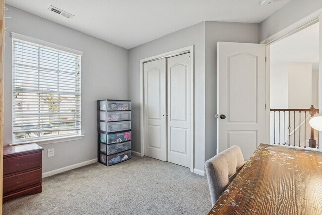 Building Photo - Bright, Clean & Convenient - Perfect 4 Bedroom Home in Chesapeake