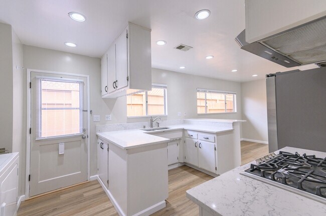 Building Photo - 358 I Ave