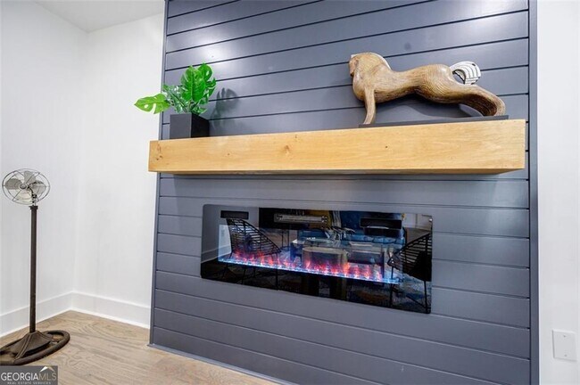 Building Photo - 2749 Memorial Dr SE