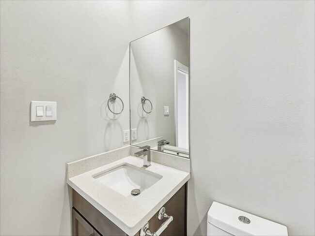 Building Photo - 10534 Executive Lake Dr