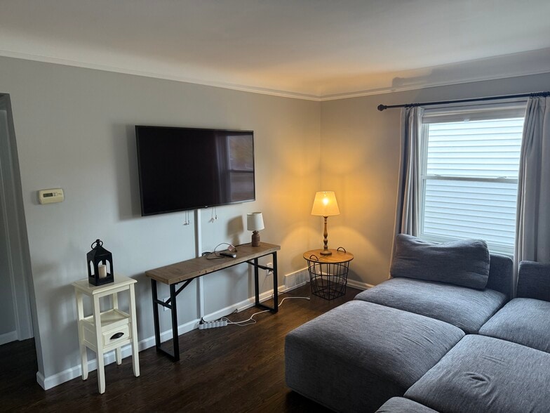 Living Room - 23072 Lilac St