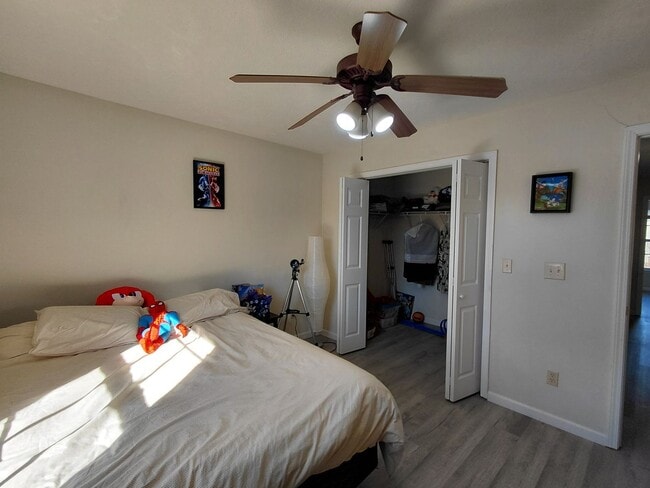 Building Photo - 4 Plex unit close to FLW