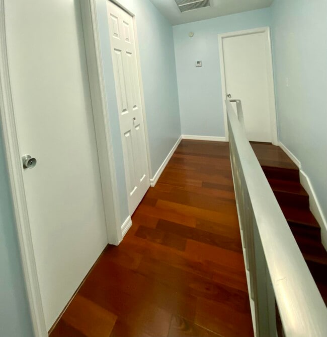 Building Photo - 139 Sparrow Dr