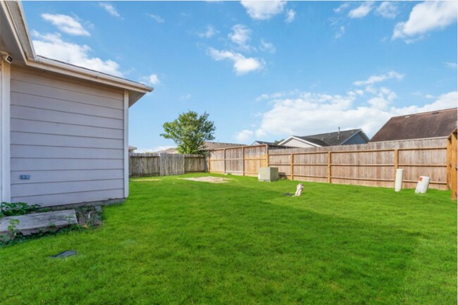 Building Photo - Stylish 3-Bedroom, 2-Bath in a Vibrant Spr...