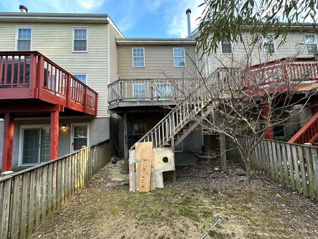 Building Photo - Charming 3 Bedroom/2.5 Bathroom Townhome with Attached Garage in Reisterstown, MD!