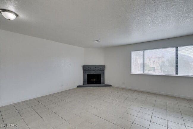 Building Photo - 6987 Mendon Ln