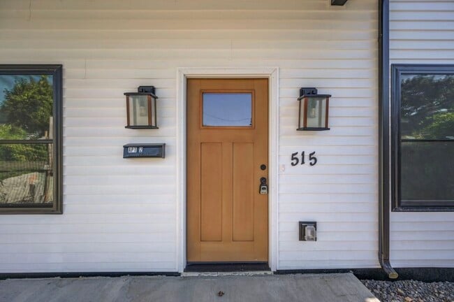 Building Photo - 515 Harrison Ave