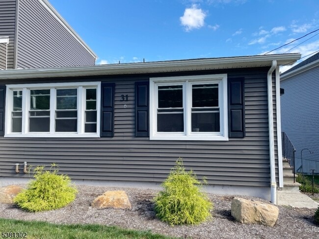 Building Photo - 31 Lakeside Blvd