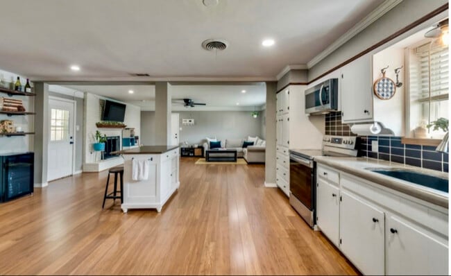 Building Photo - 4809 Blaney Ave