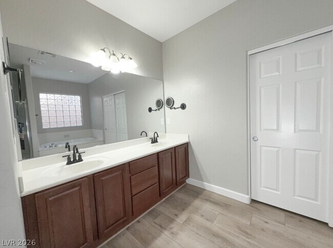 Building Photo - 2213 Bon Papa Ct