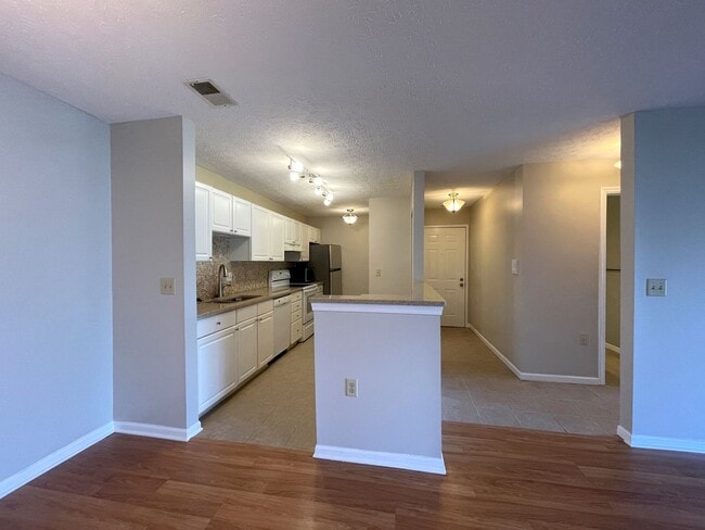 Building Photo - 6775 Meadow Creek Dr