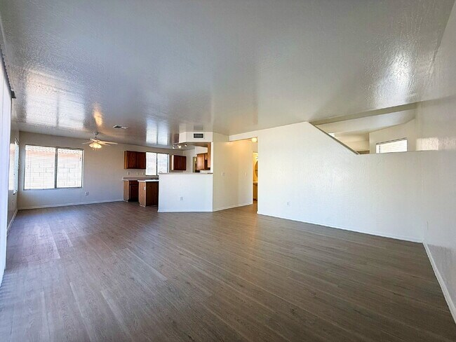 Building Photo - For Rent: Spacious 3 Bed, 2.5 Bath Home with Den & Bonus Room!