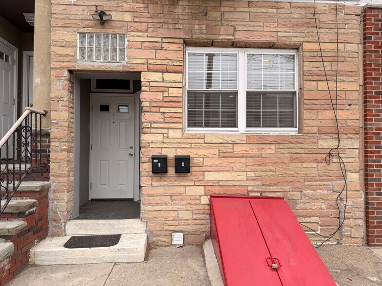 Building Photo - 2049 Snyder Ave