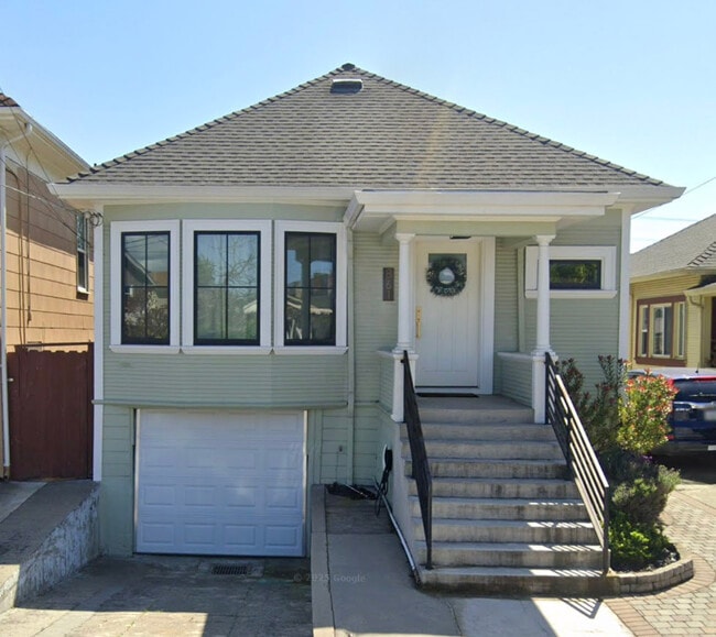 Building Photo - 861 Aileen St