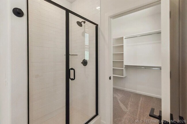 Building Photo - 5 Bed | 4 Bath House