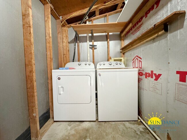 Building Photo - Charming 3-Bedroom Home located in between Hurlburt and Eglin AFB!
