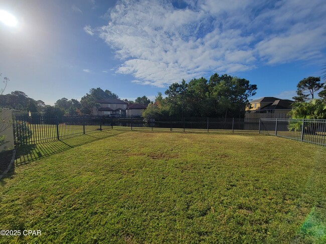 Building Photo - 231 S Glades Trail