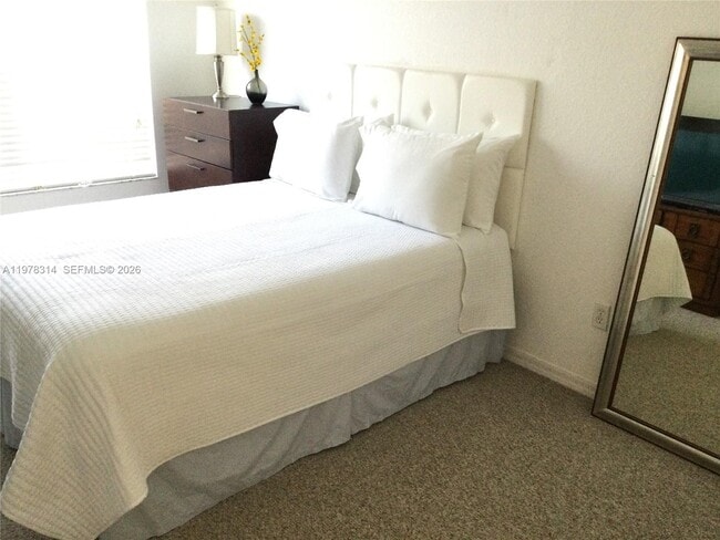 Building Photo - 4601 Yellowgold Rd W