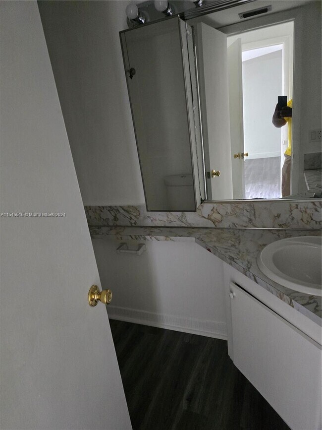 Building Photo - 1351 NE 191st St