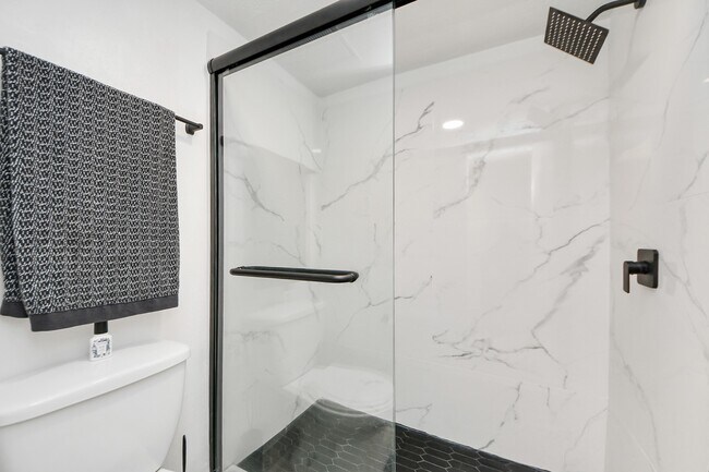 Building Photo - 1902 Kings Arms Way