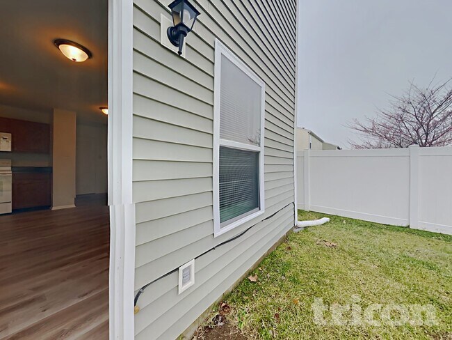 Building Photo - 1334 Central Park Dr