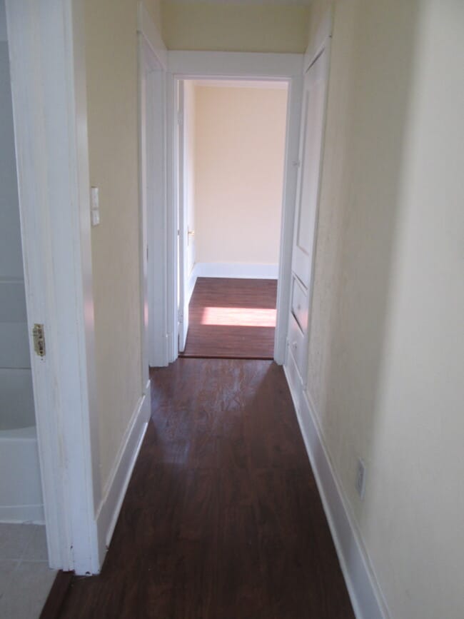 Building Photo - 410 E Kline St