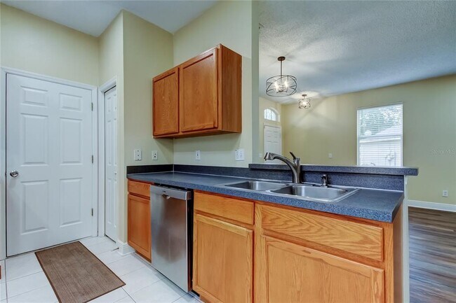 Building Photo - 6101 Lanshire Dr