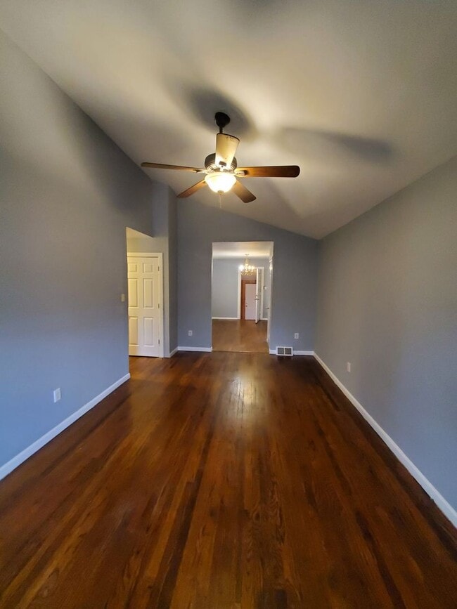 Building Photo - 3 bed 1 bath