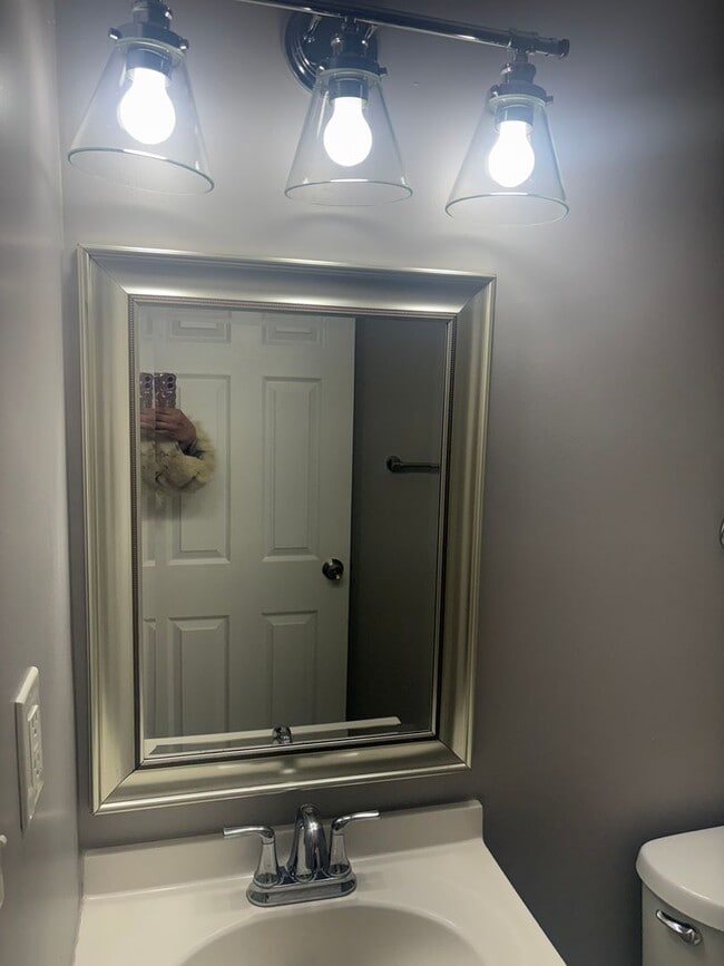 Building Photo - Available Now – Spacious 4-Bedroom Townhome in Baltimore City