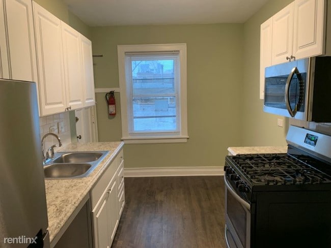 Building Photo - Studio, 1 bath Apartment - 1233 Chicago Ave