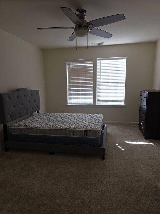 Building Photo - HYETTS CROSSING TWINHOME