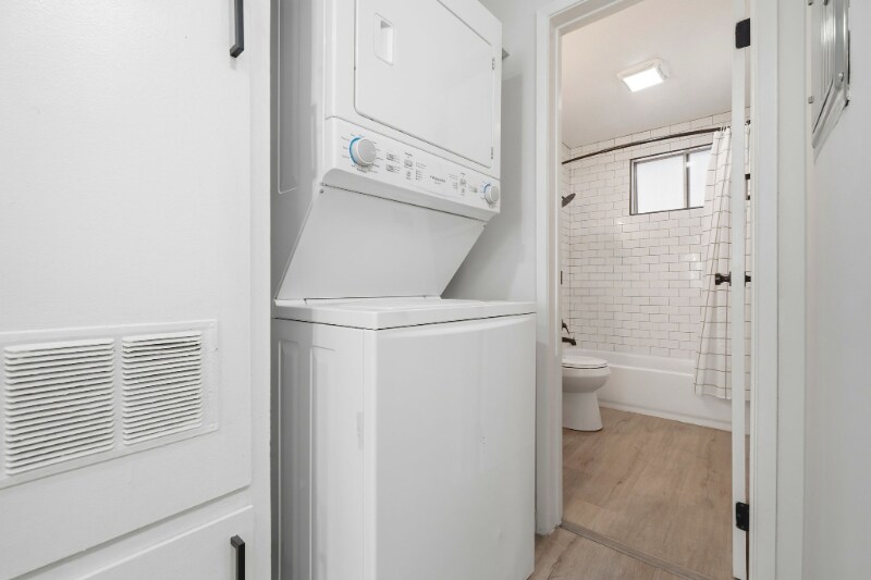 Building Photo - 5549 Fulcher Ave