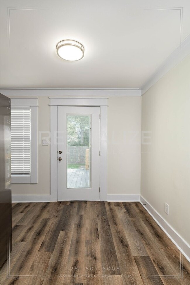 Building Photo - Gorgeous Spring Hill Home!