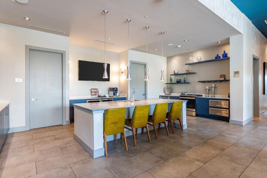 Building Photo - 257 S Seneca Blvd