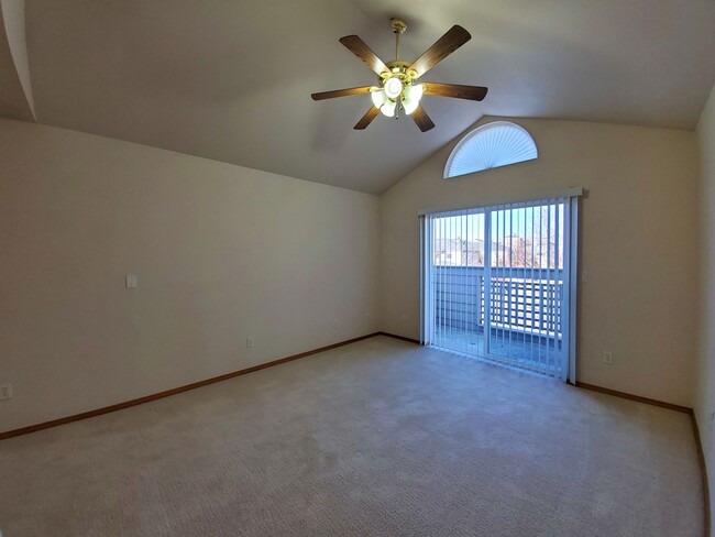 Building Photo - 427 Columbia Point Dr