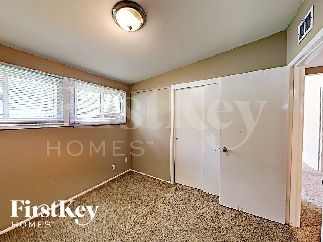Building Photo - 805 Robinwood Dr