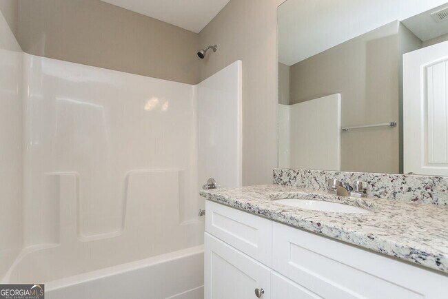 Building Photo - 542 Fieldcrest Dr