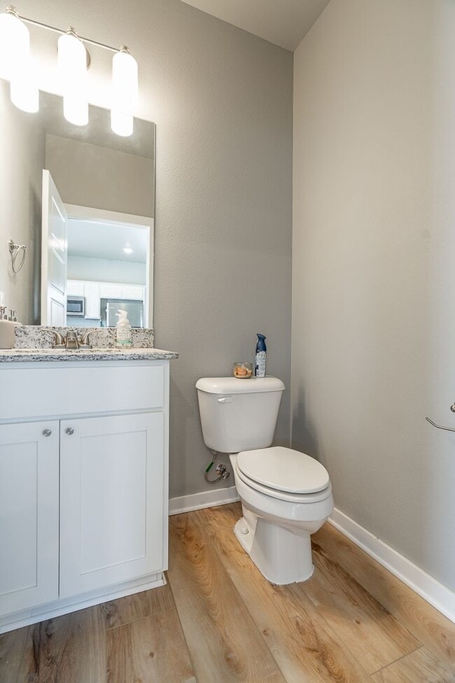Building Photo - Updated 3-bedroom 2.5 bath Townhome in Fay...