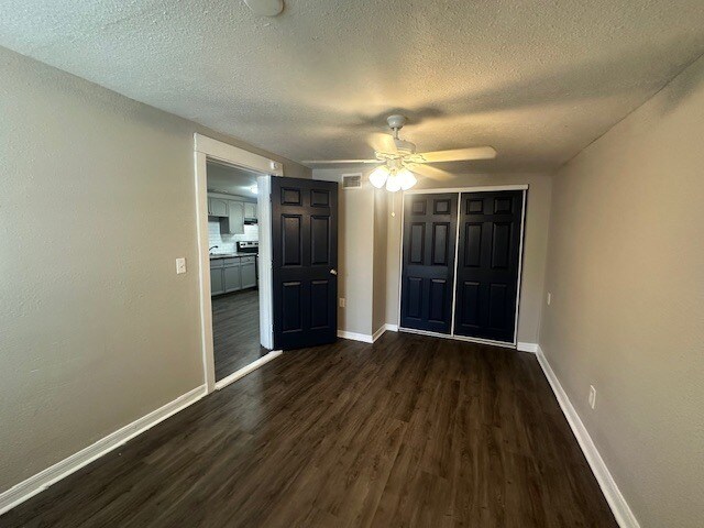 Building Photo - 3 Bedroom Single-Family Home